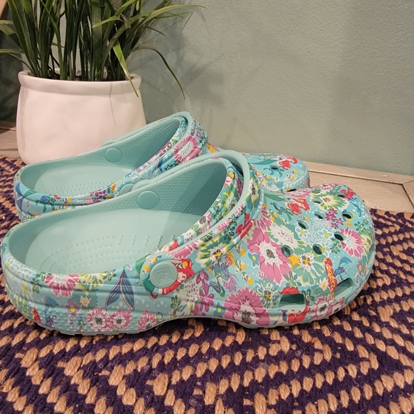 Mermaid Crocs Vera Bradley size 8 - Picture 2 of 7
